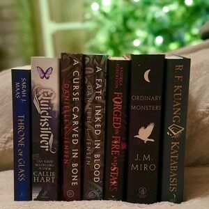 **GIFTABLE** NWT FANTASY BOOK BUNDLE